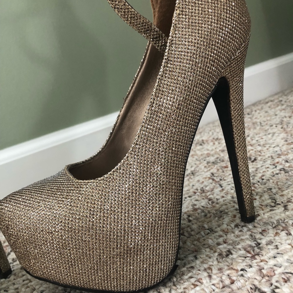 Gold sparkled stilettos - Picture 2 of 4